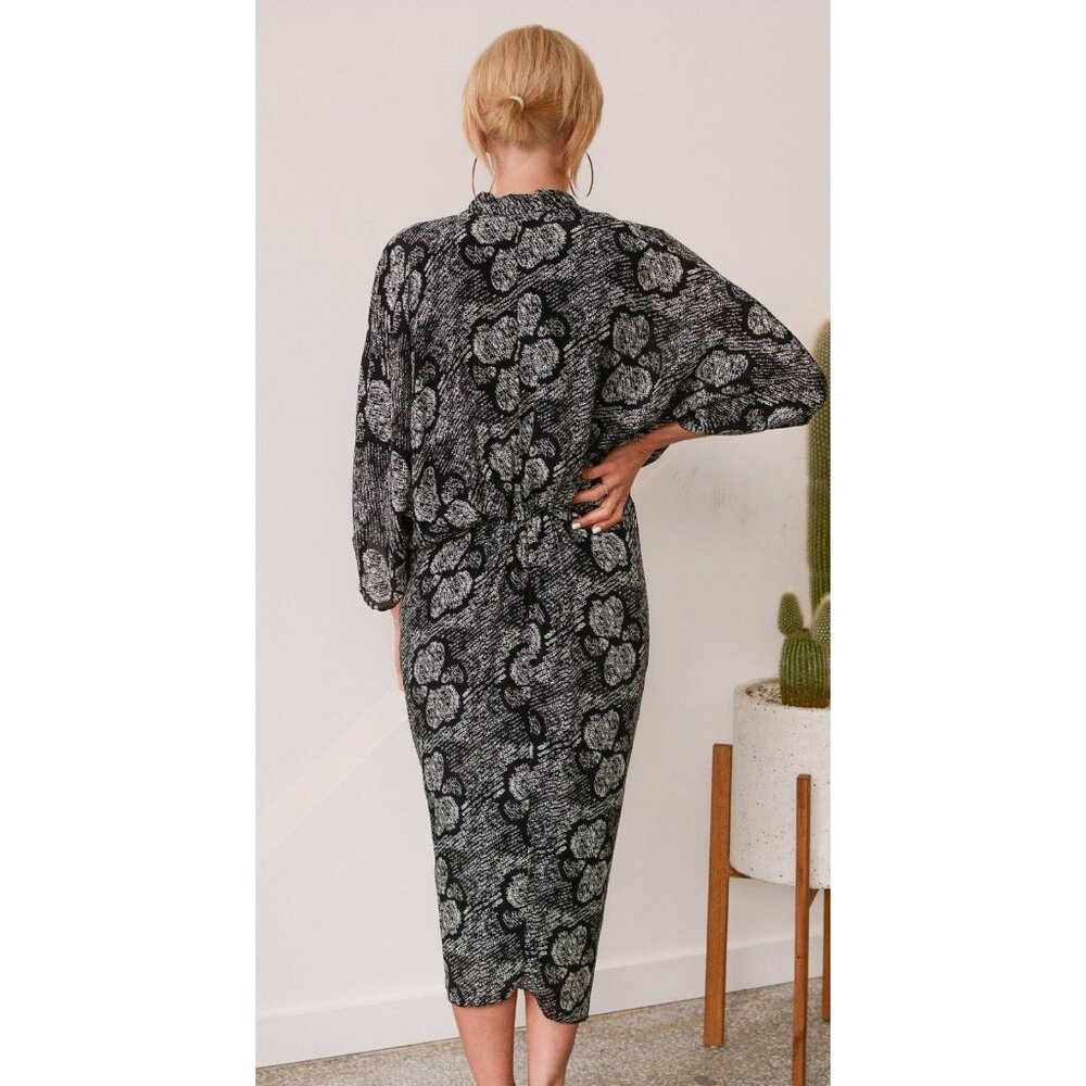 Vetiver Retrograde Kimono Dress Big Butterfly Black and White All Over Pattern, - Picture 2 of 12